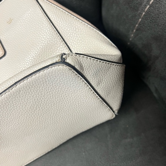 Guess Shoulder Bag Light pink, cream, and blue - Picture 11 of 16